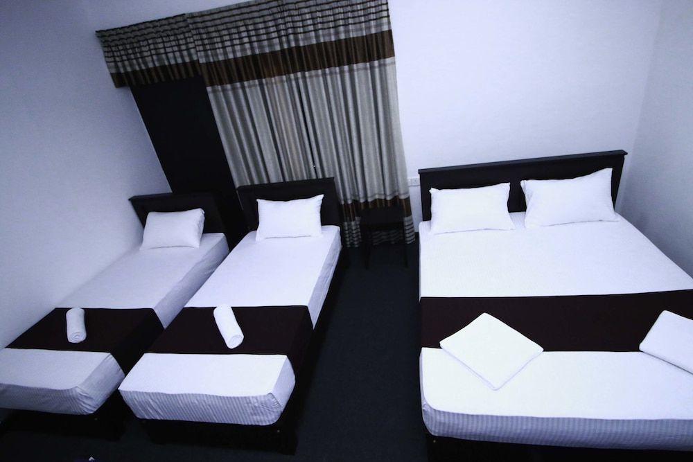 Yoho Bro Colombo 03 Deluxe Quadruple Room 6