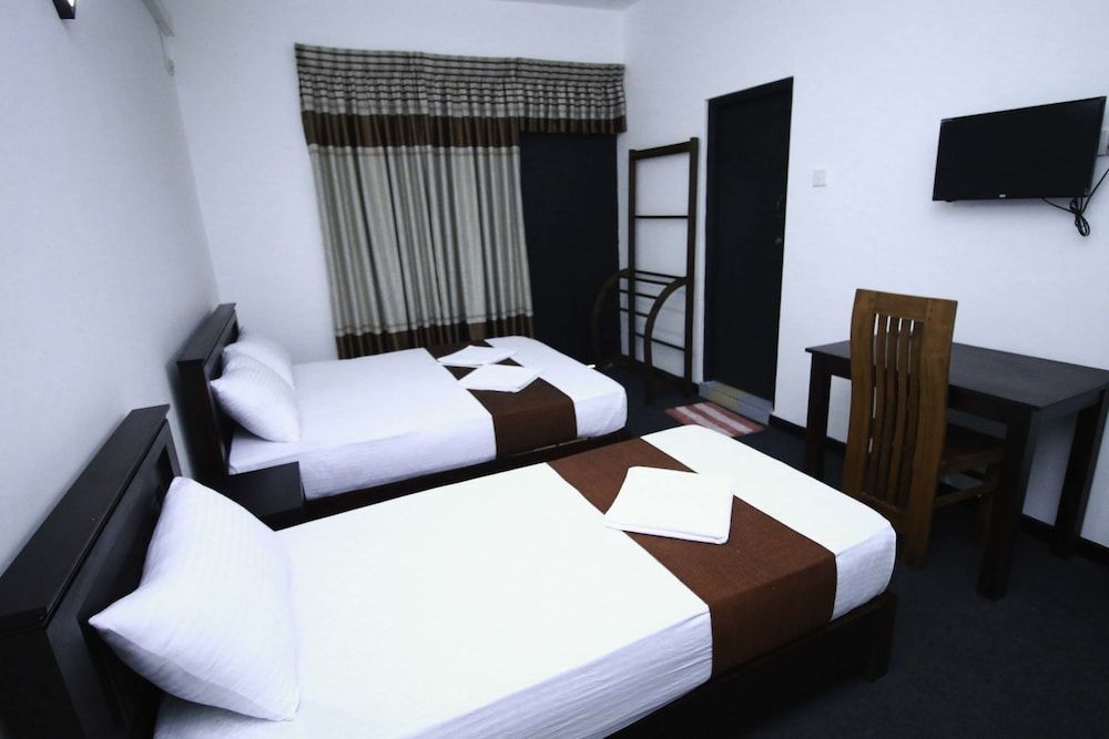 Yoho Bro Colombo 03 Deluxe Triple Room 10