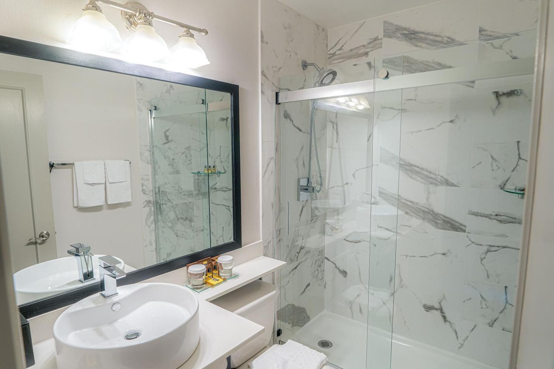 Suite - 1 Queen Bed, Nonsmoking, Separate Living Room, Sofabed