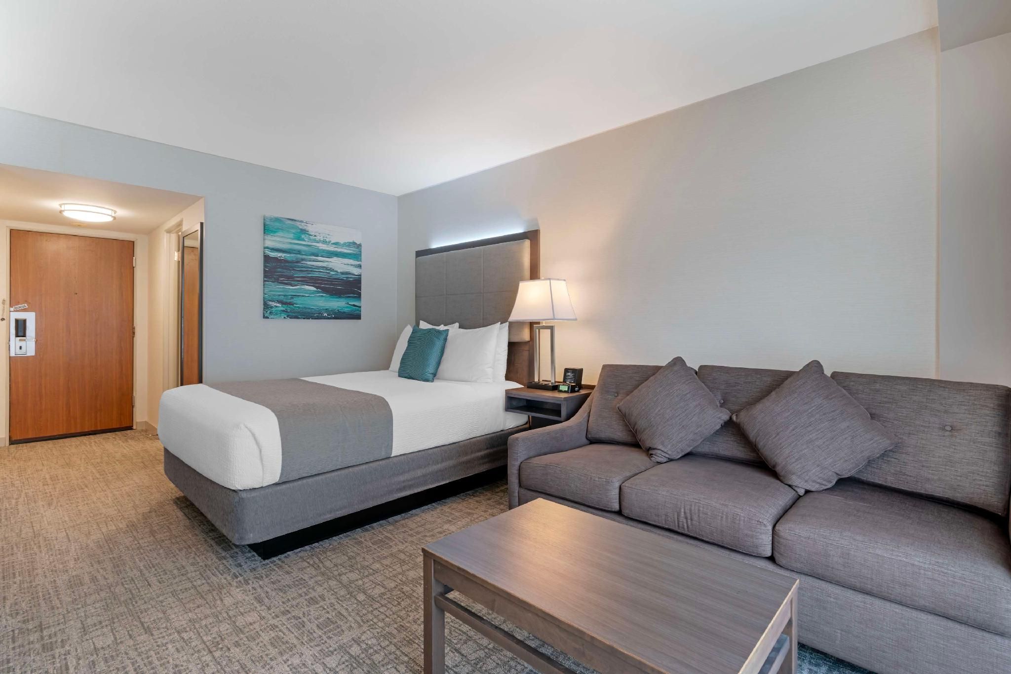 Suite - 1 Queen Bed, Nonsmoking, Separate Living Room, Sofabed