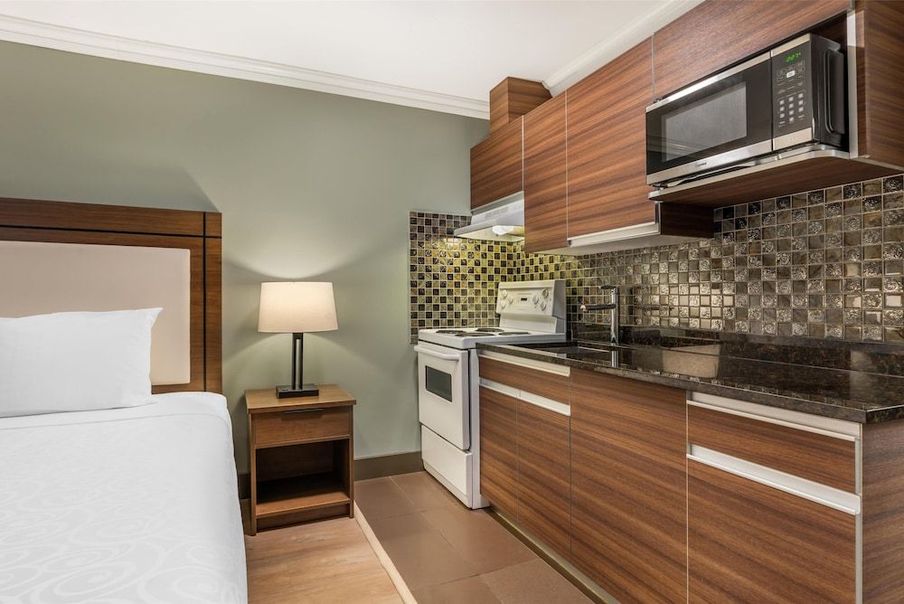 Best Western Plus Burnaby Hotel Standard Room, 1 King Bed, Non Smoking, Kitchen (with Sofabed, Full Kitchen) 2