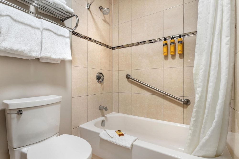 Best Western Plus Burnaby Hotel Suite, 1 Queen Bed, Non Smoking, Kitchen (with Sofabed, Full Kitchen) 2