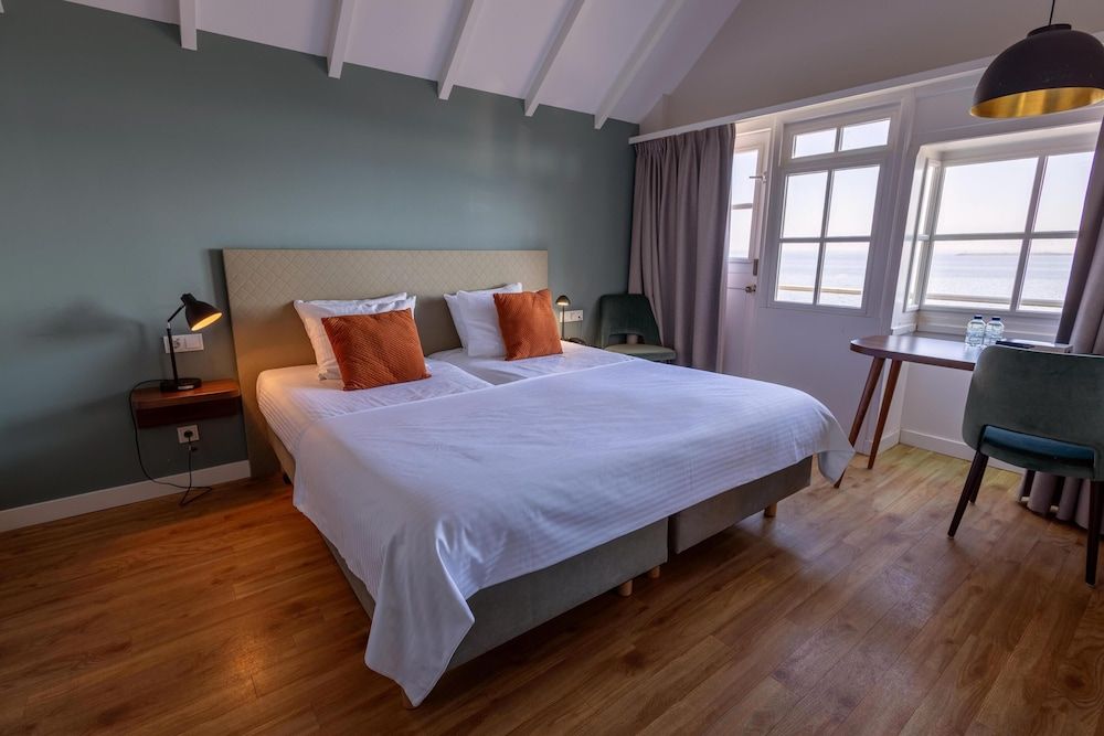 Comfort Room, 2 Twin Beds, Non Smoking, Lake View