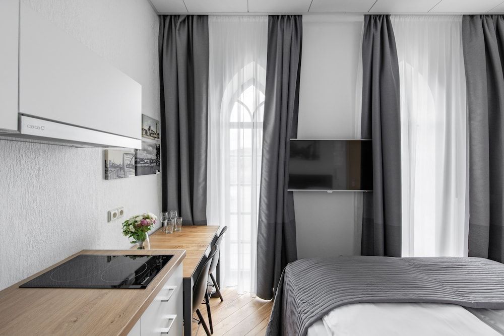 Piano Apartments Deluxe Double Room, 1 Queen Bed, River View 6