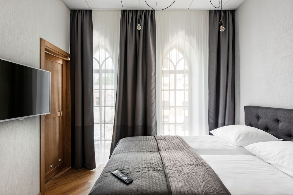 Piano Apartments Deluxe Double Room, 1 Queen Bed, River View 10