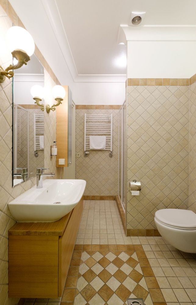 Hotel Metropolis Quadruple Room 5