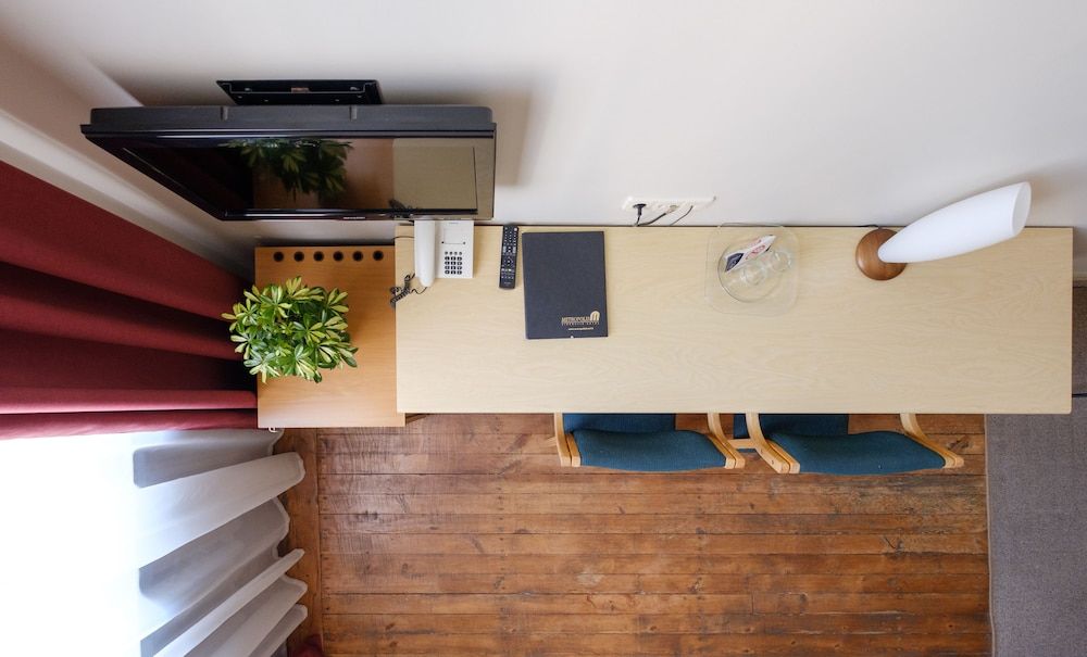 Hotel Metropolis Twin Room 11