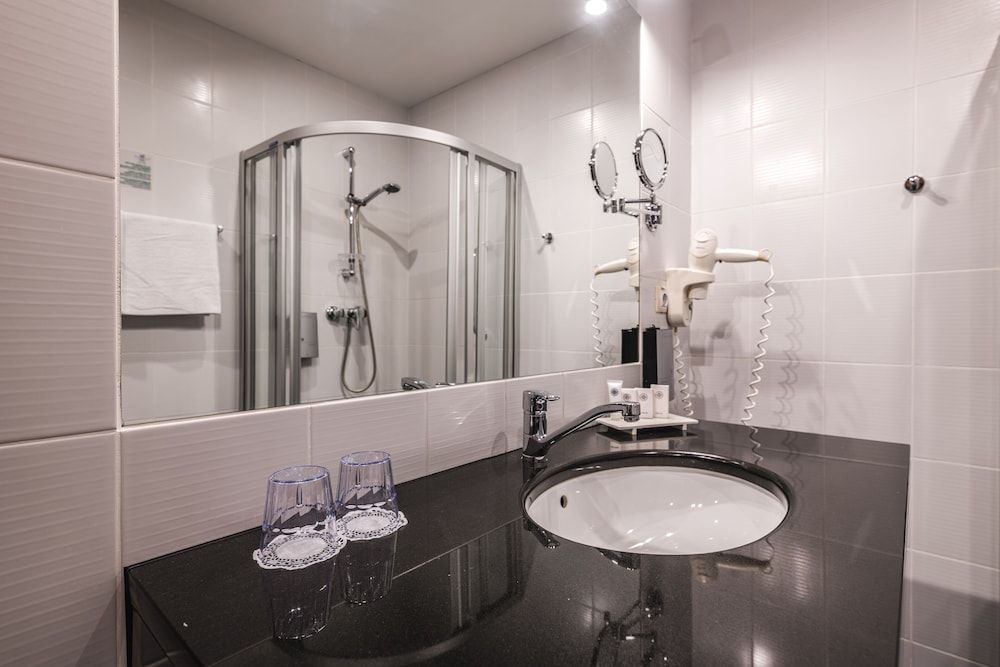 Liva Hotel Business Double or Twin Room 2