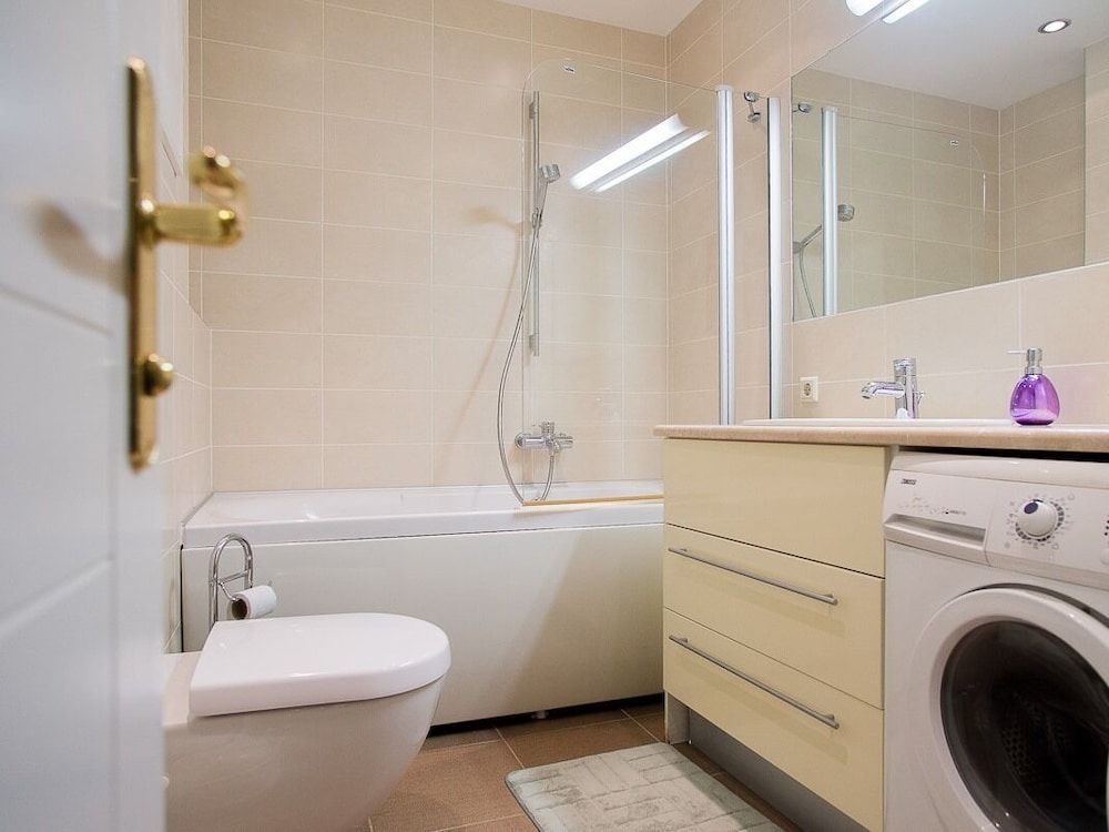 Old Riga Park Studio Classic Apartment, Private Bathroom 11