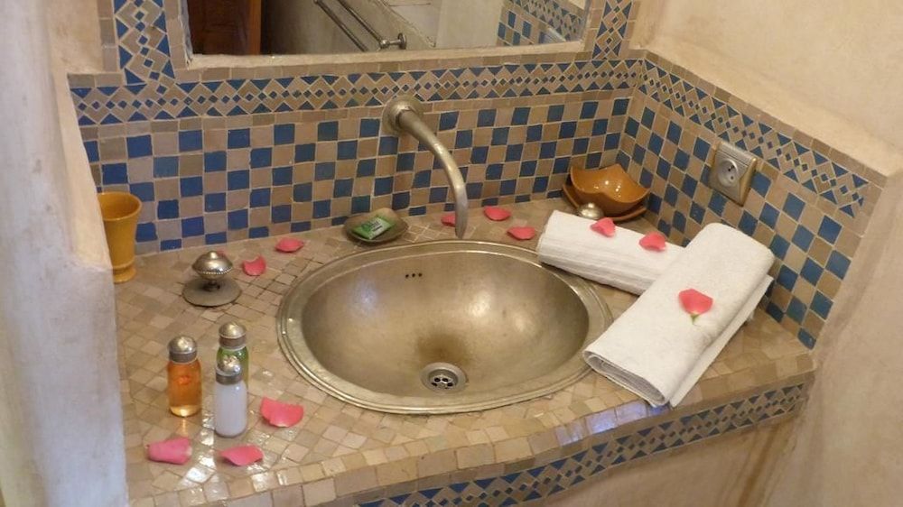 Riad Kenzo Standard Double Room 7
