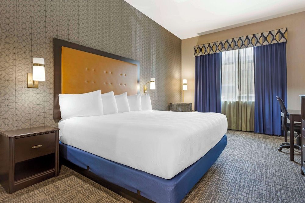 Best Western Plus Grant Creek Inn Standard Room, 1 King Bed, Non Smoking, Microwave 3