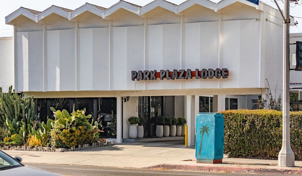 undefined Park Plaza Lodge Hotel