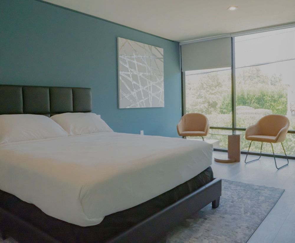 Park Plaza Lodge Hotel Deluxe Queen Bed Room 4