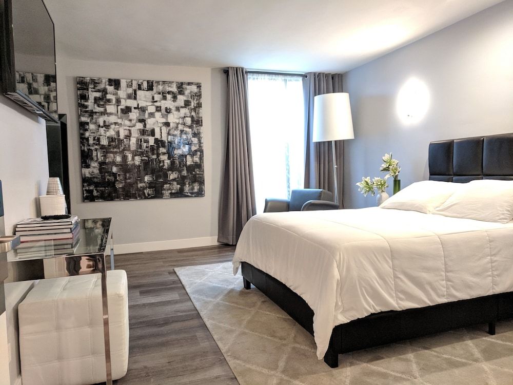 Park Plaza Lodge Hotel Deluxe Queen Bed Room 7