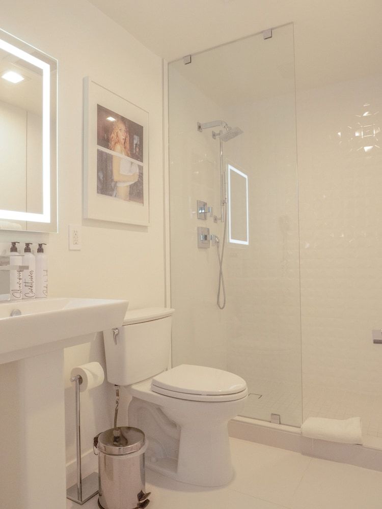 Park Plaza Lodge Hotel Deluxe Queen Bed Room 39