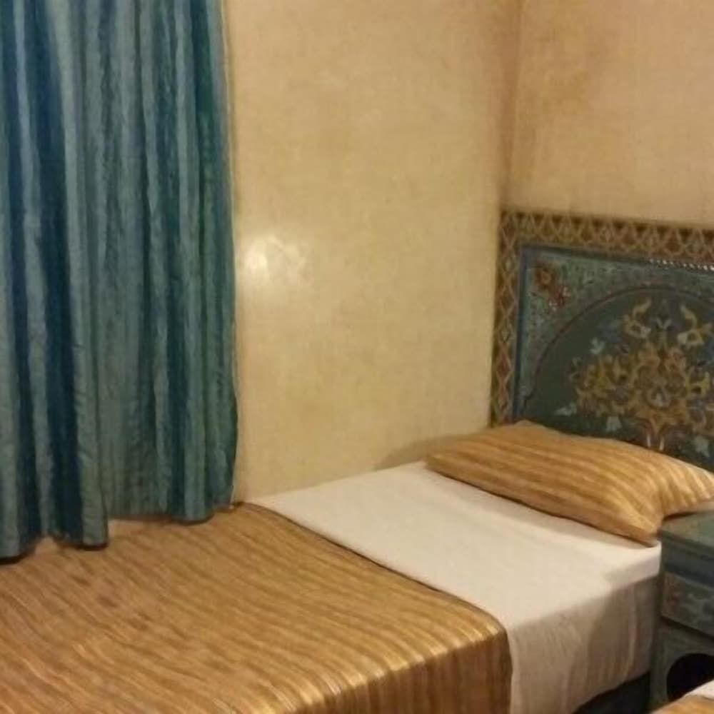 Hotel Cecil Double or Twin Room, Shared Bathroom 2