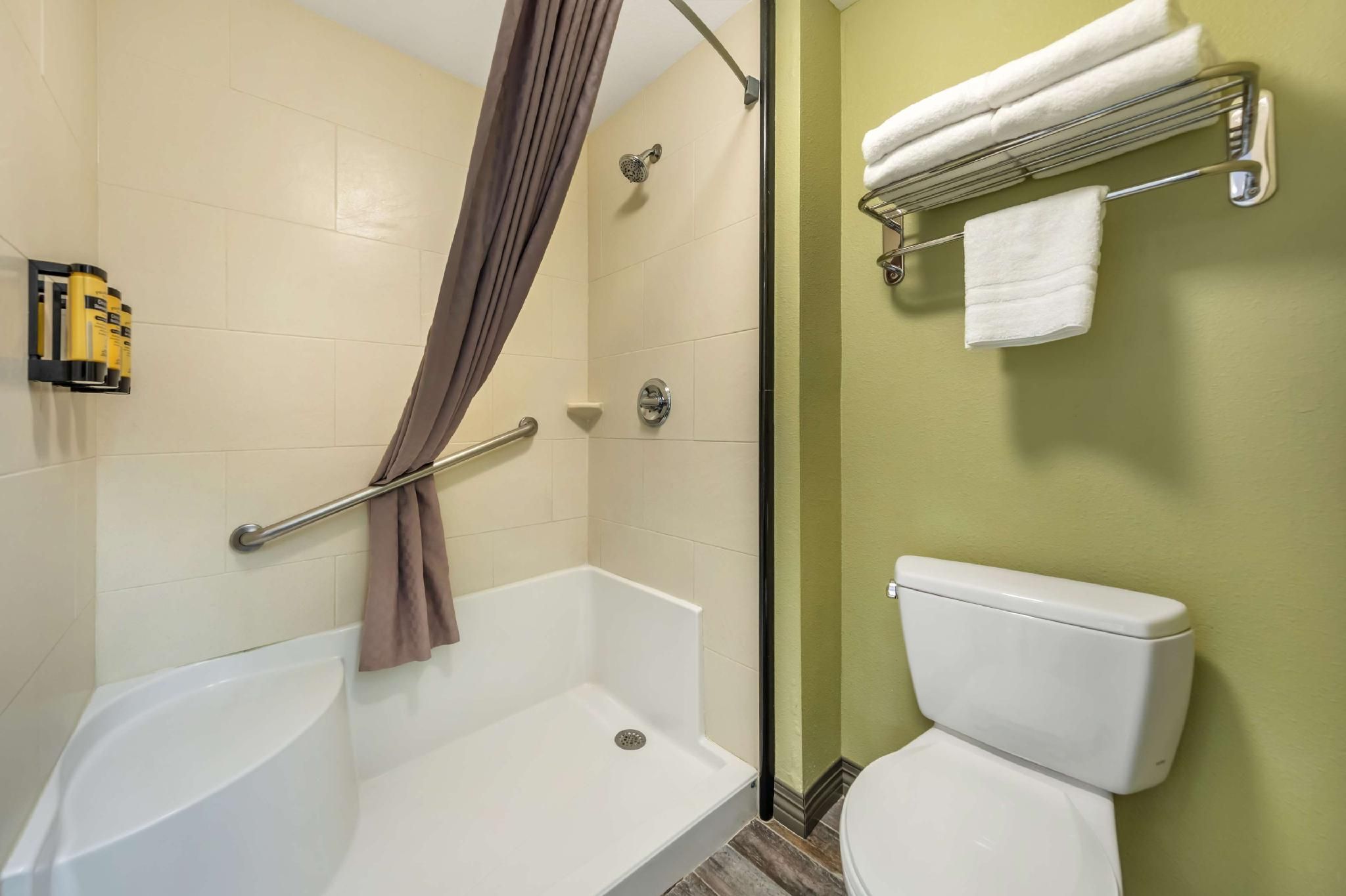 Best Western PLUS Avita Suites Accessibility - Suite Queen Bed, Roll-in Shower, Nonsmoking 2
