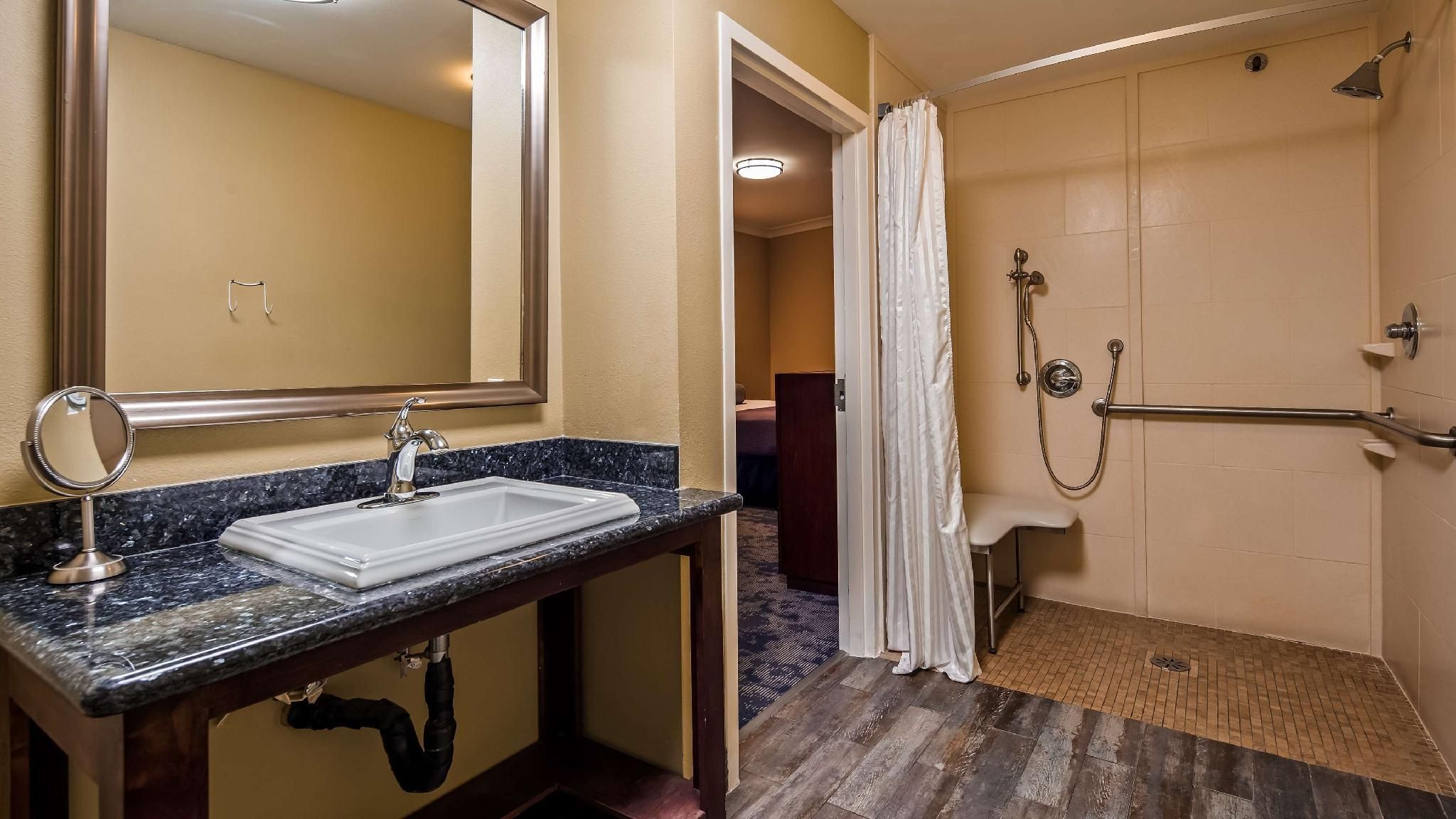 Suite - 1 Queen Bed, Nonsmoking