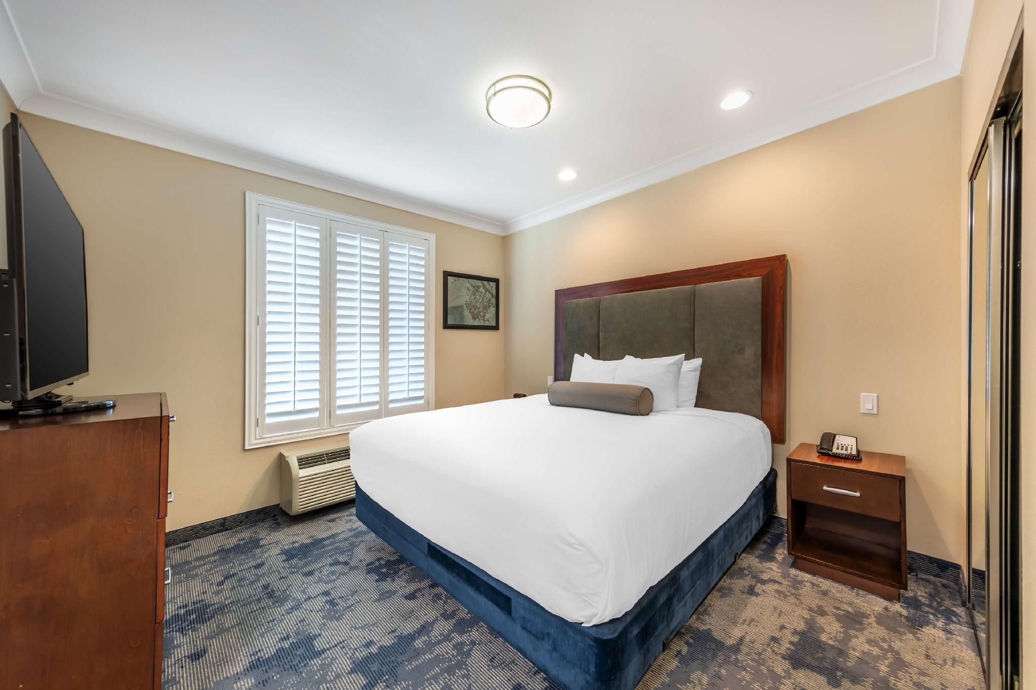 Best Western PLUS Avita Suites Suite - 1 King Bed, Nonsmoking, Larger Room, Sofabed