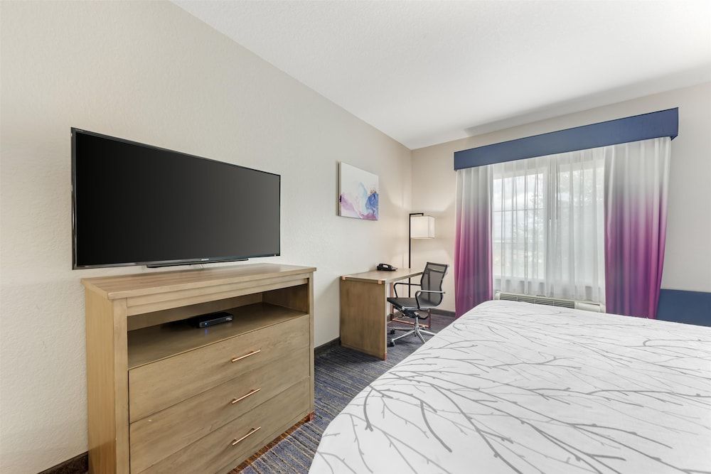Standard Room, 2 Queen Beds, Non Smoking, Microwave