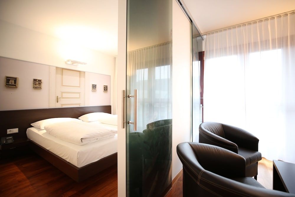 arte Hotel Linz Apartment, 1 King Bed 4