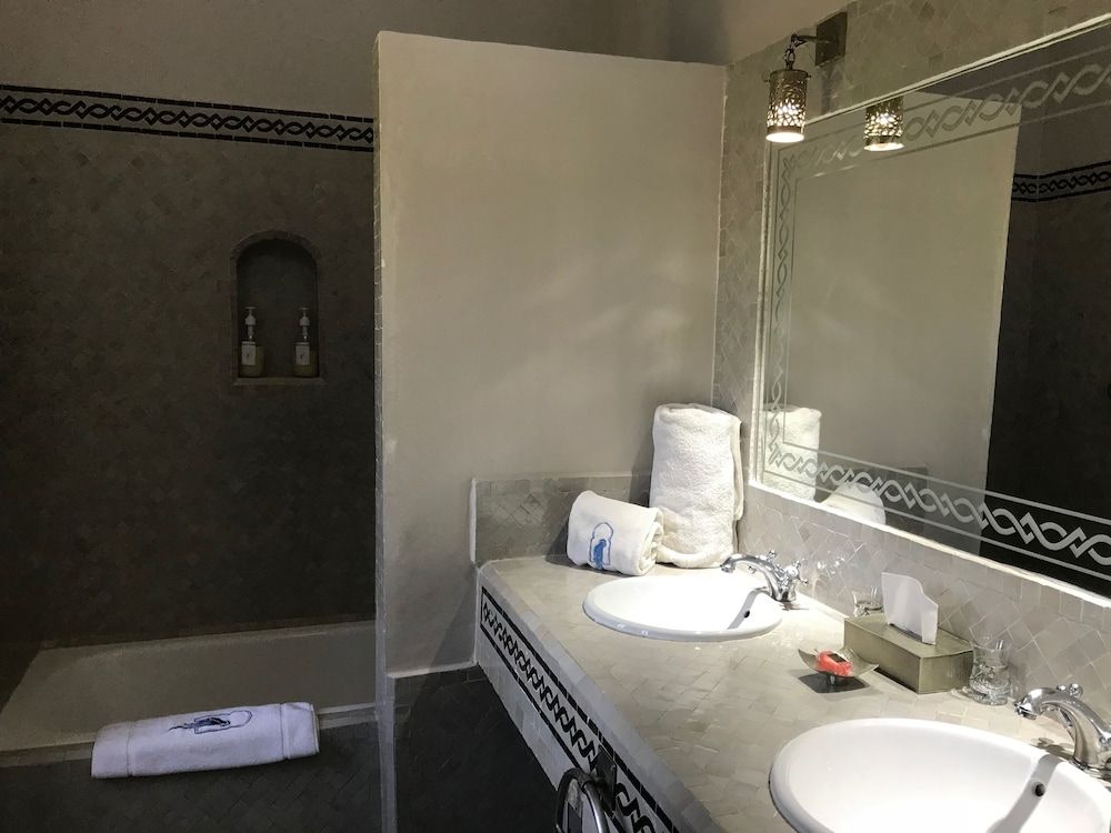 Villa Le Perroquet Bleu Superior Suite, Terrace, Pool View 7