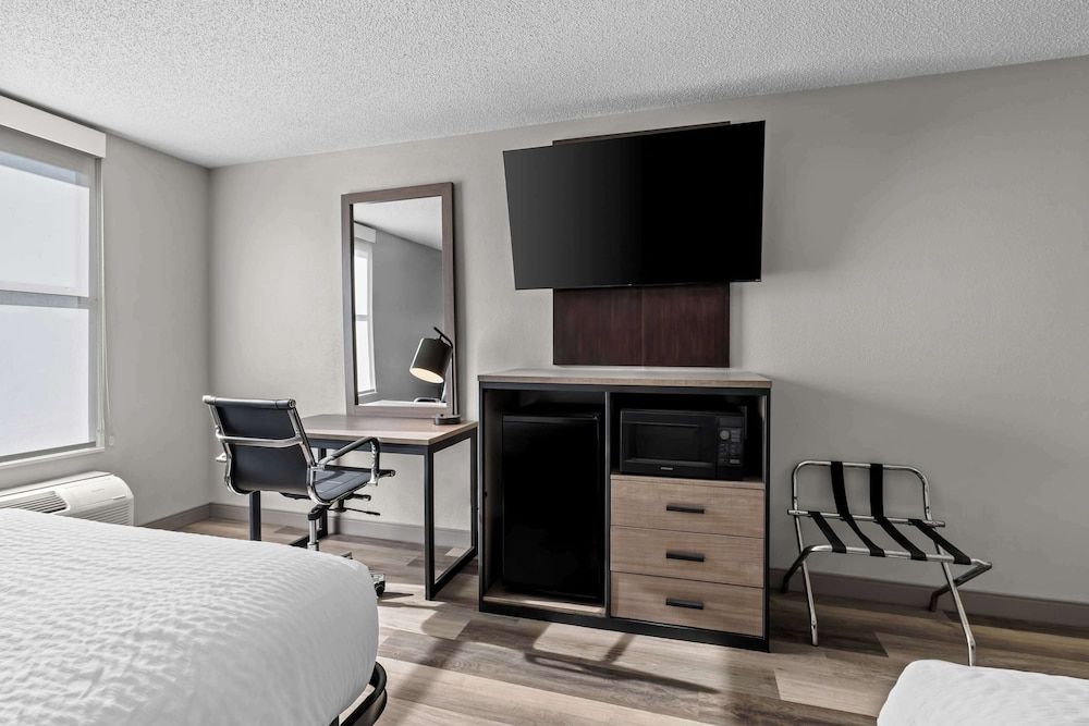 Clarion Pointe Standard Room, 2 Double Beds, Non Smoking 5