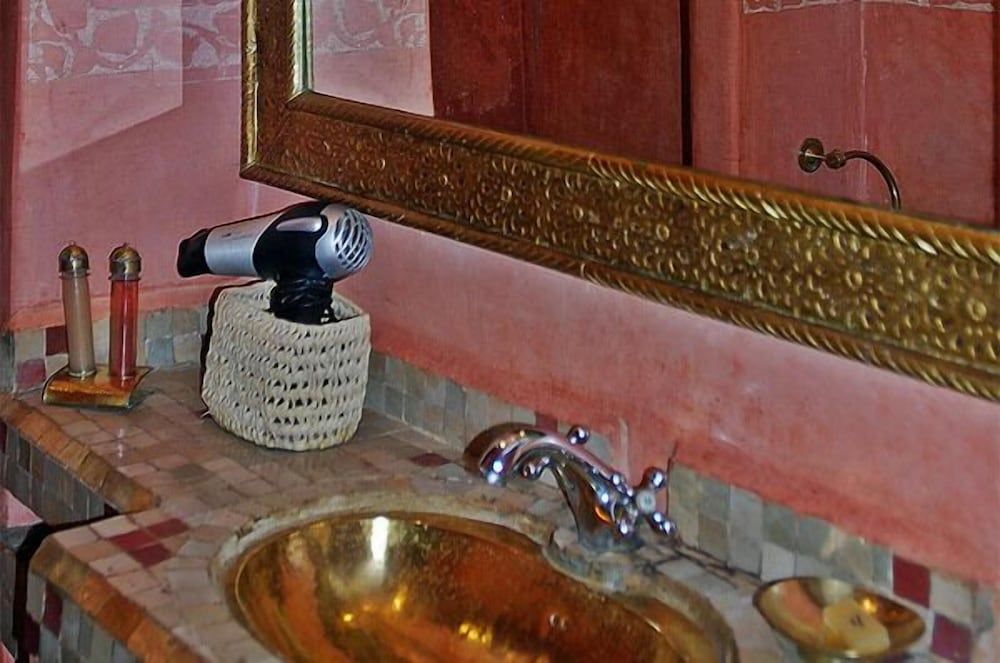 Riad Amiris Deluxe Double Room 5