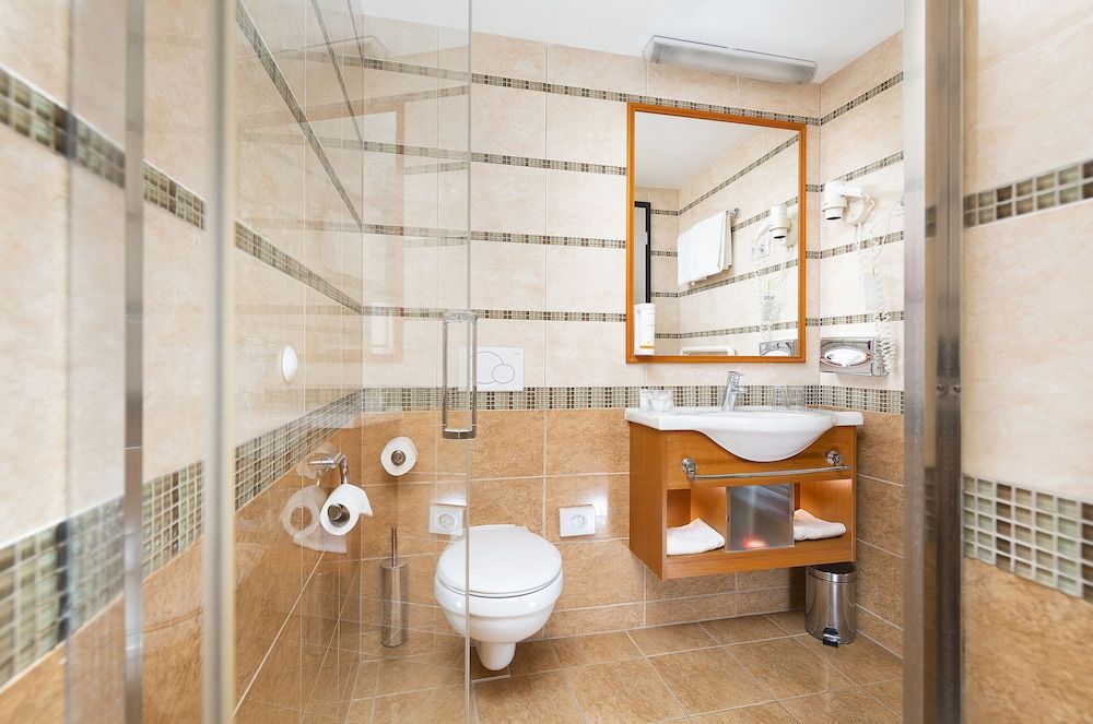 undefined Three Corners Hotel Art 8