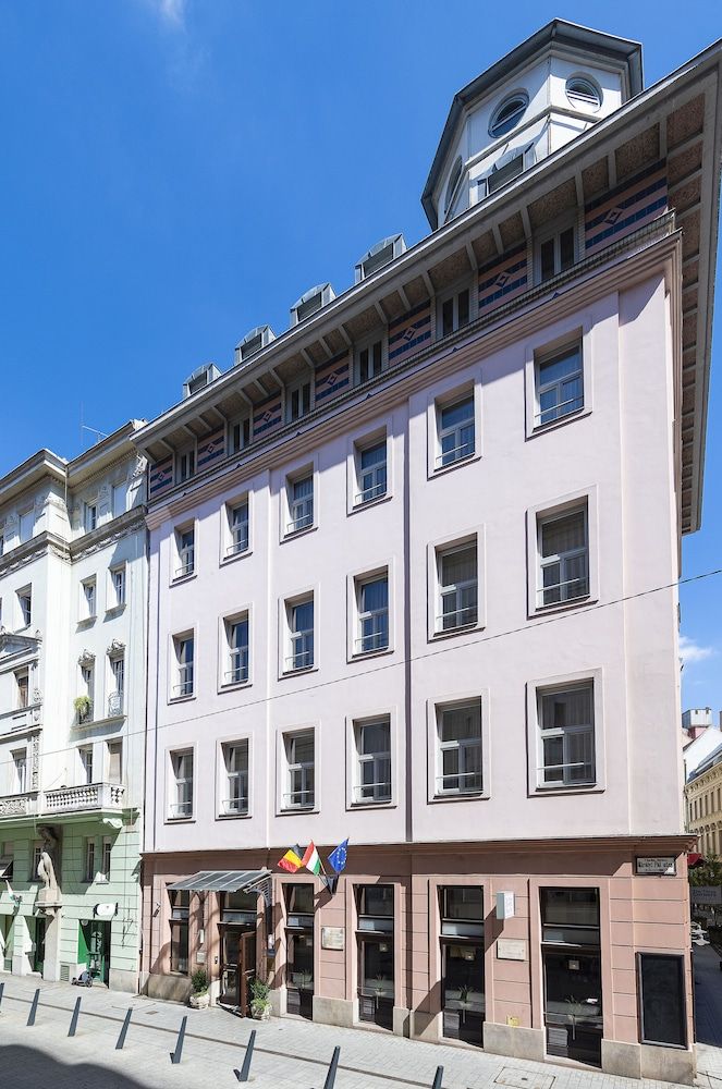 undefined Three Corners Hotel Art 6