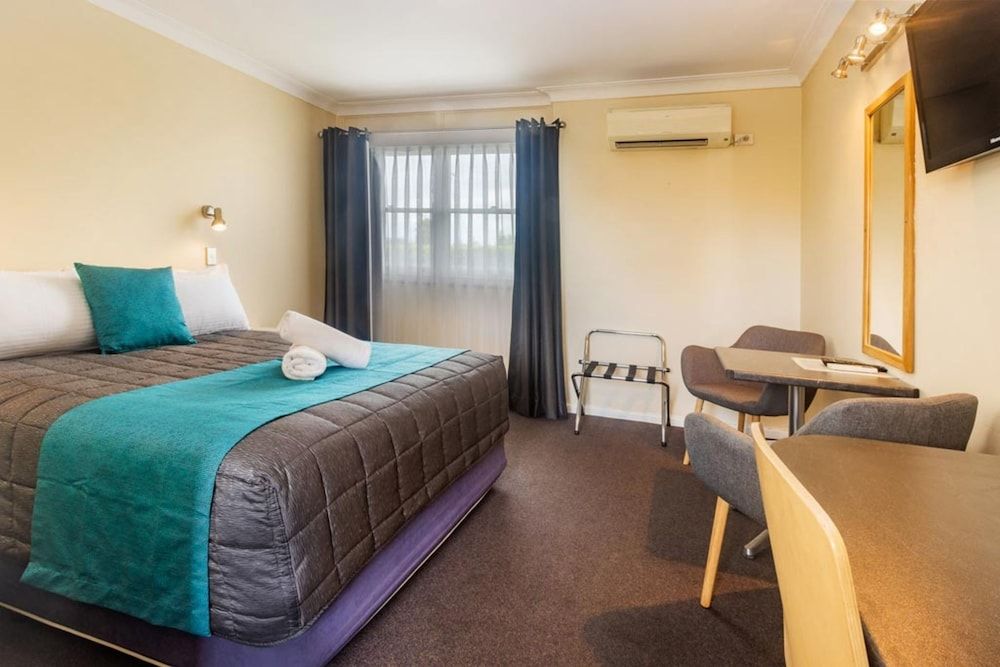 Caravilla Motor Inn Deluxe Room, 1 Queen Bed