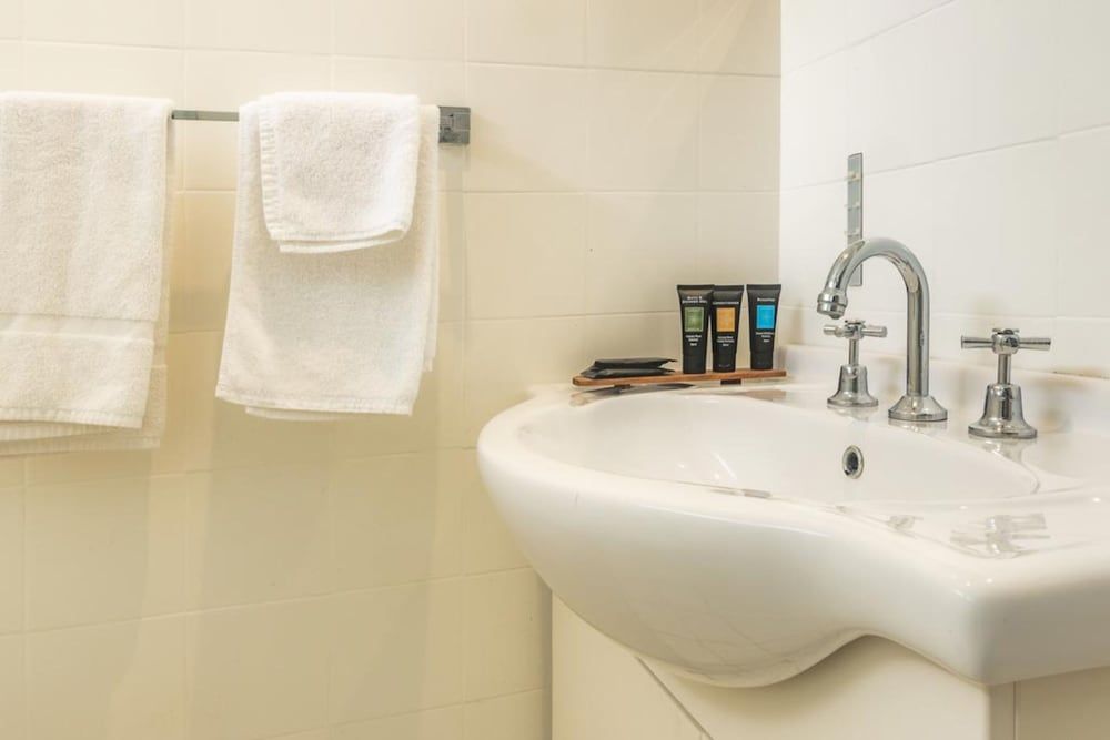 Caravilla Motor Inn Standard Room, 1 Queen Bed 3