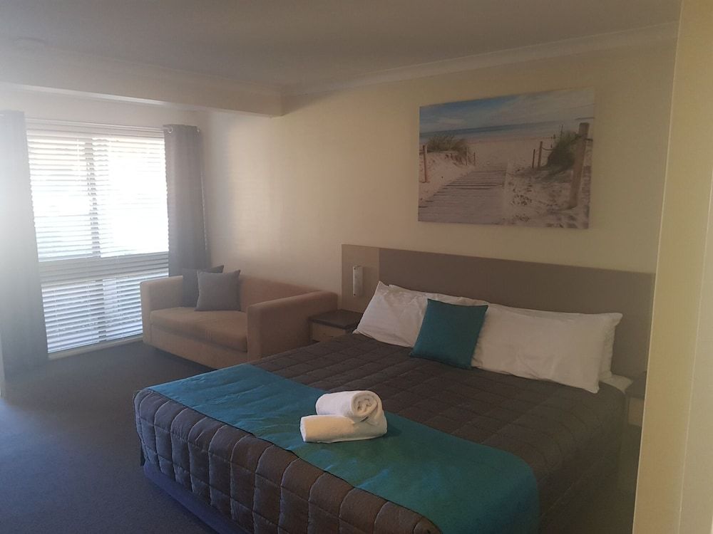 Caravilla Motor Inn Premium Room, 1 King Bed 4