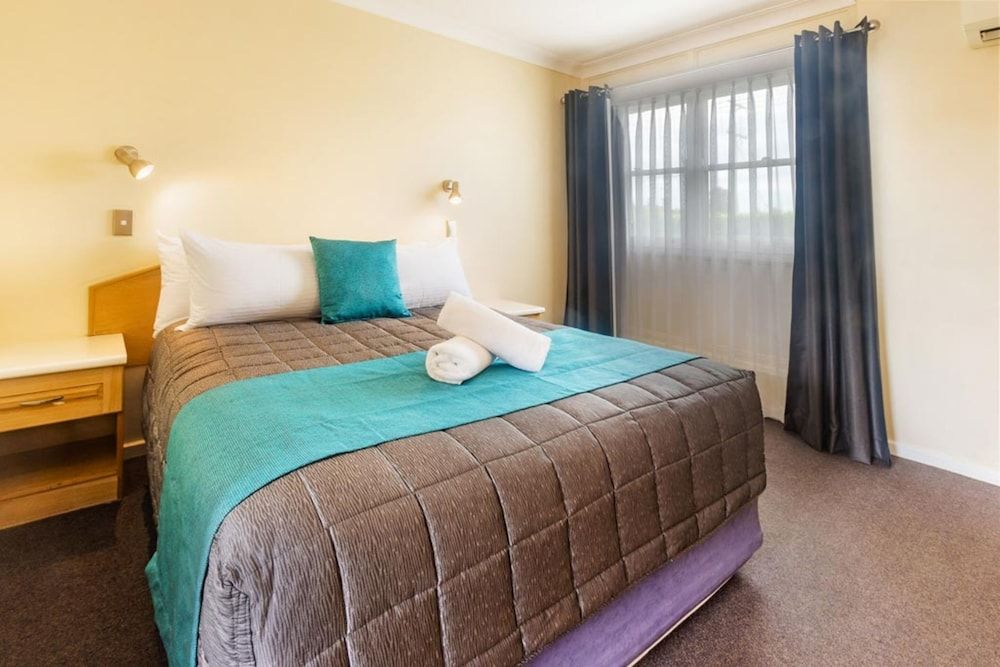 Caravilla Motor Inn Deluxe Room, 1 Queen Bed 2