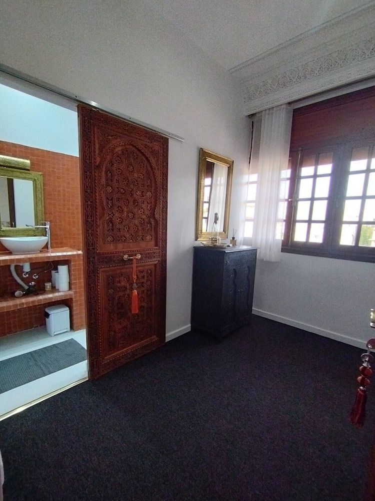 Design Room, Queen, Courtyard View
