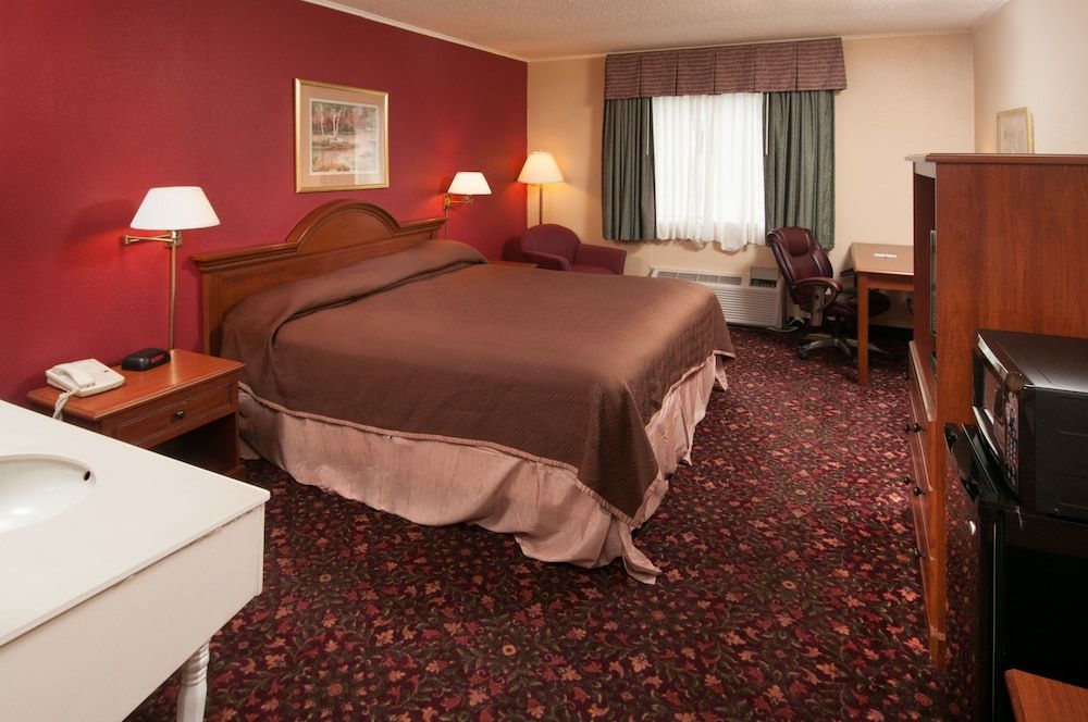 Room, 1 King Bed, Non Smoking (First Floor)