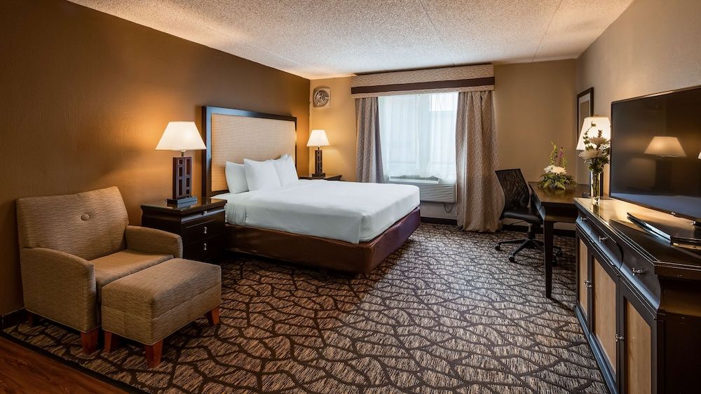Best Western Detroit Livonia Suite, 1 King Bed, Non Smoking, Kitchenette (1st Floor)