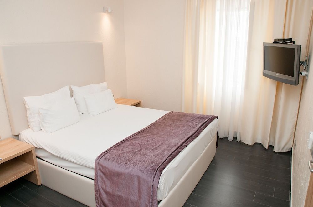 Astoria Hotel Budva - Montenegro Standard Suite 4