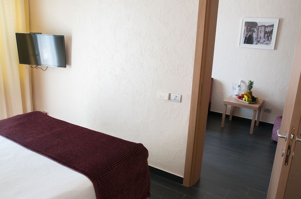 Astoria Hotel Budva - Montenegro Standard Suite 11