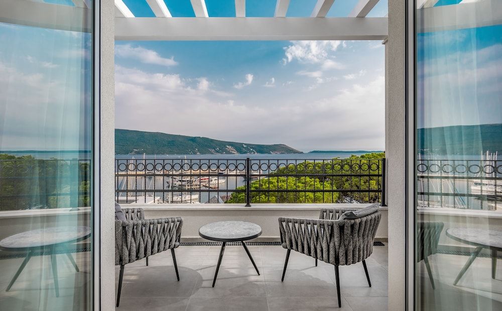 Lazure Hotel and Marina Superior Sea View Room with Balcony - Contemporary Building 5