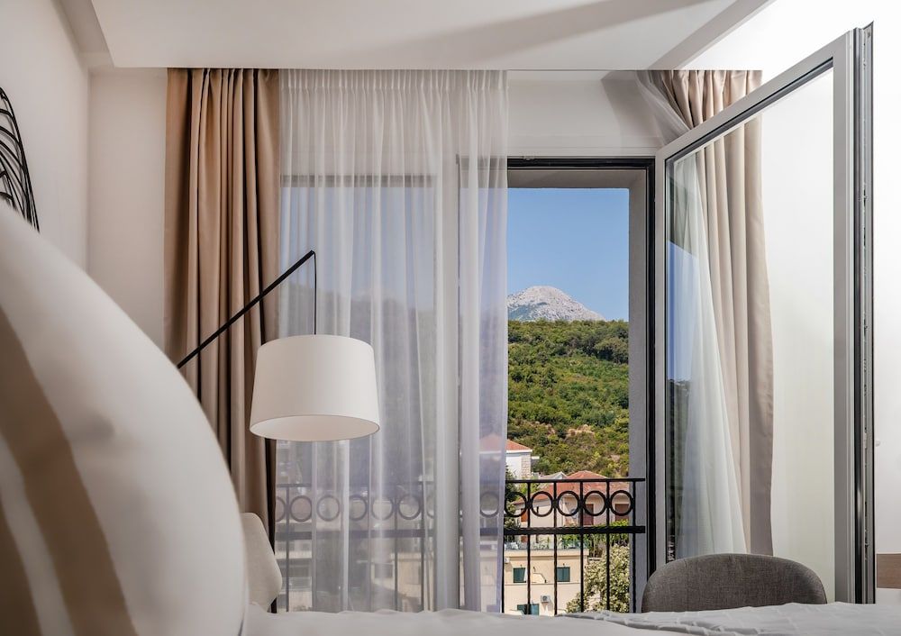 Lazure Hotel and Marina Studio with kitchen - Contemporary Building 6