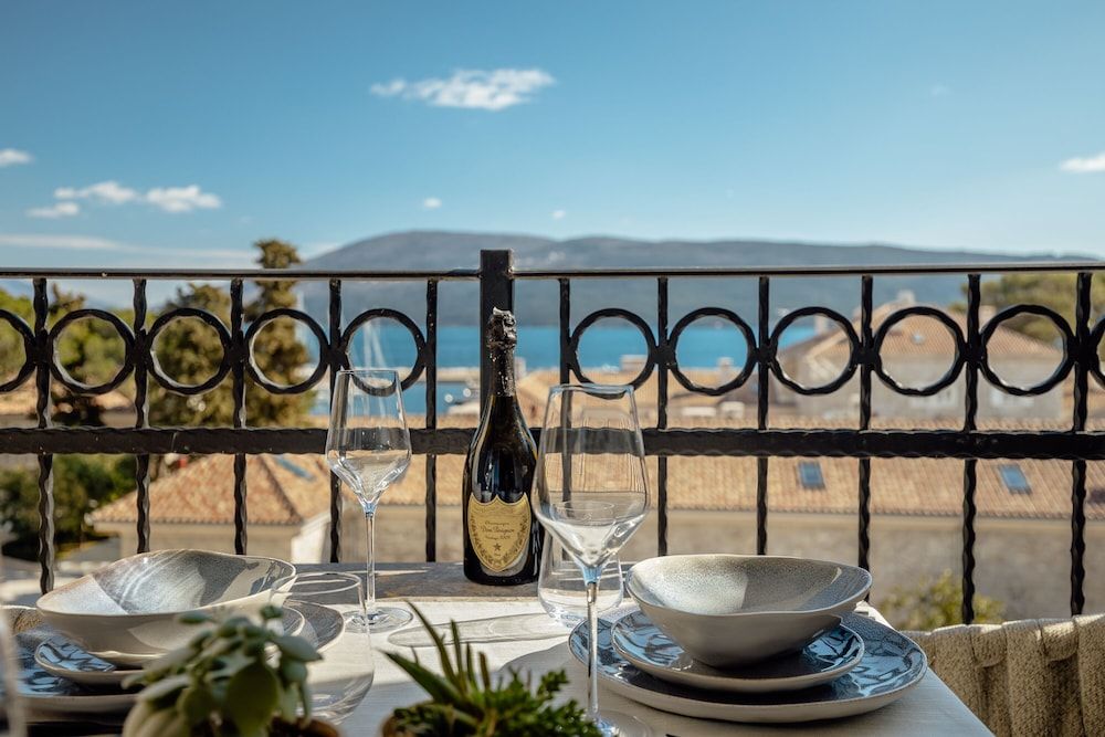 Lazure Hotel and Marina Two Bedroom Apartment Sea View - Residential Building 5