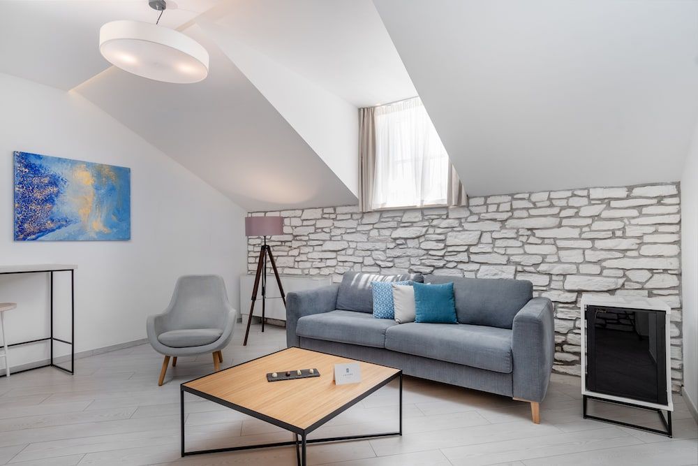 Lazure Hotel and Marina