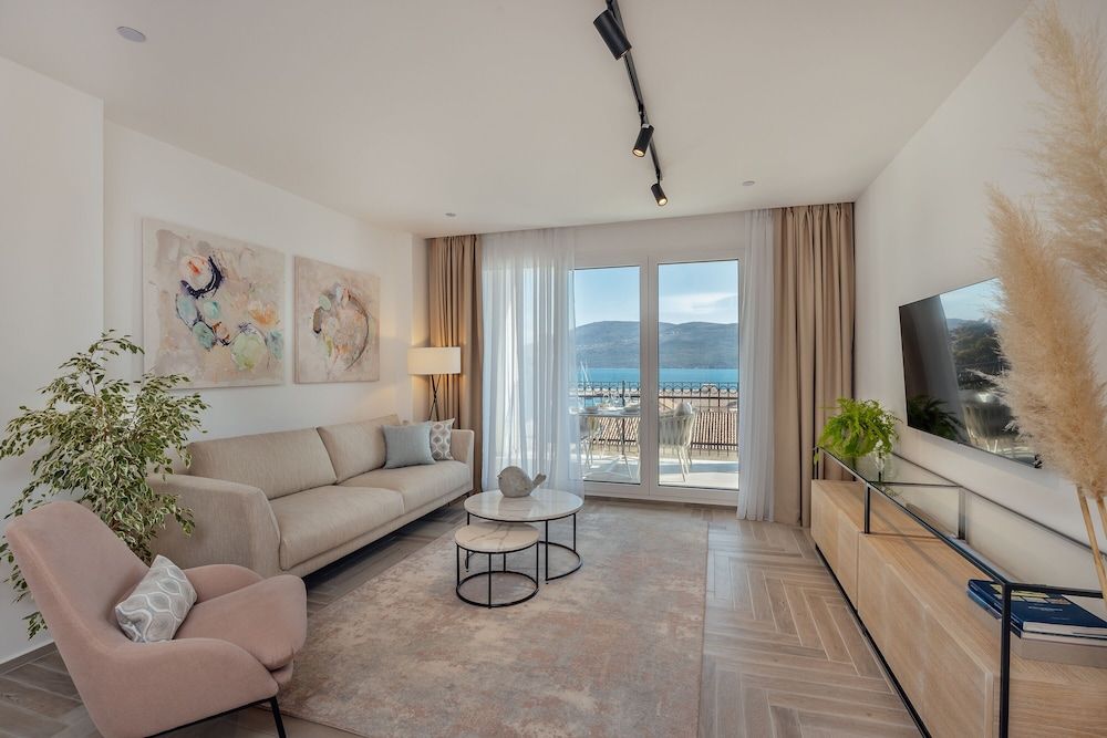 Lazure Hotel and Marina Two Bedroom Apartment Sea View - Residential Building 8