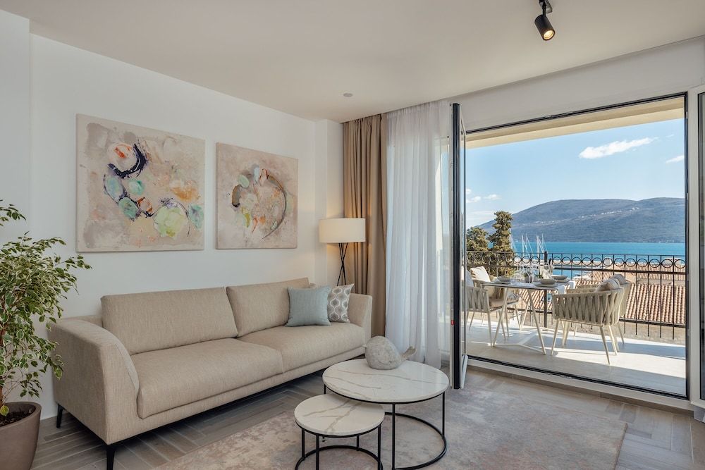 Lazure Hotel and Marina Two Bedroom Apartment Sea View - Residential Building 3