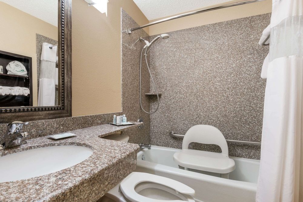 Room, 1 King Bed, Non Smoking (Mobility Accessible)
