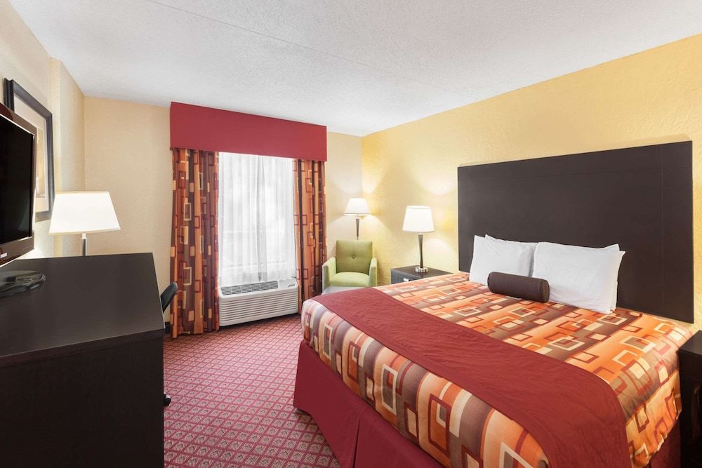 Room, 1 King Bed, Non Smoking (Mobility Accessible)