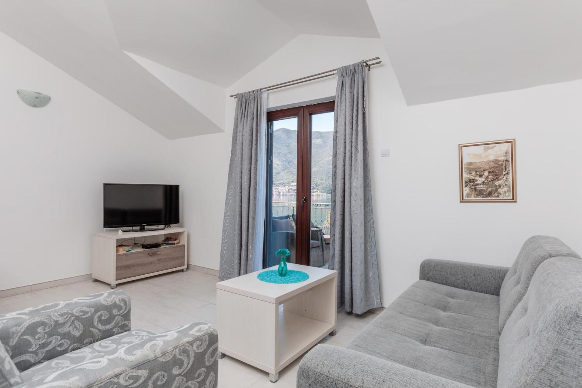  Comfort Two-Bedroom Apartment with Balcony and Sea View