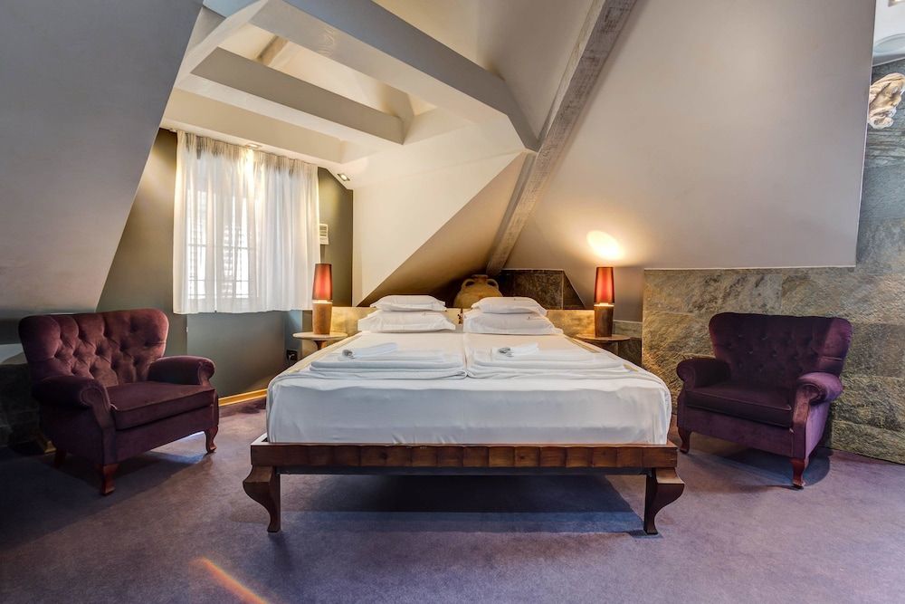 Superior Room, 1 Queen Bed, 2 Bathrooms