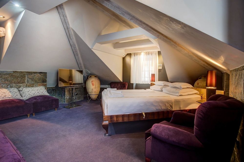 Superior Room, 1 Queen Bed, 2 Bathrooms